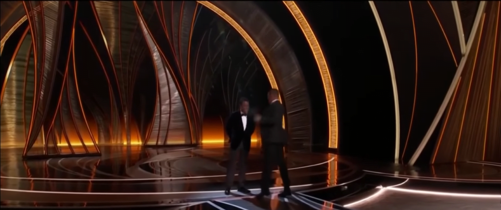 Will Smith no Oscar 2022 dando um tapa em Cris Rock